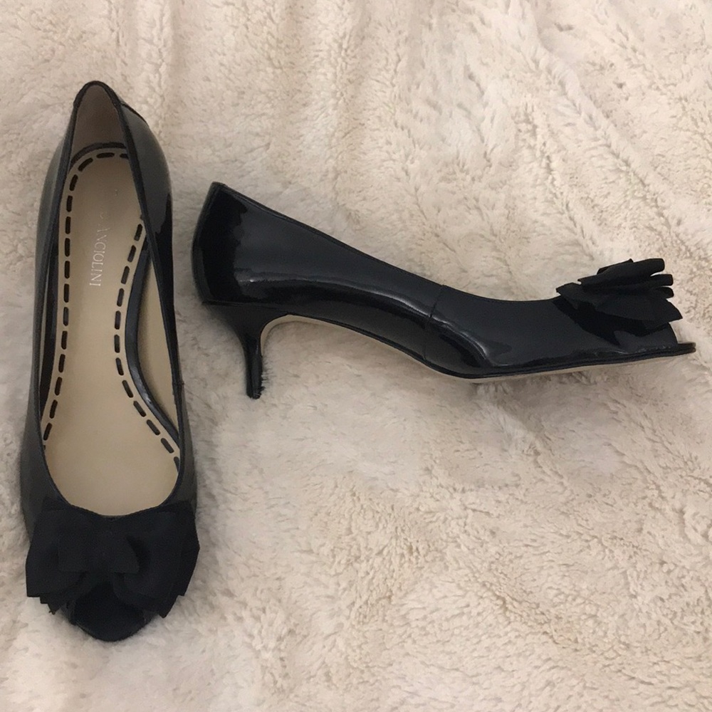 (SIZE 8) Enzo Angiolini Patent Leather Bow Heels